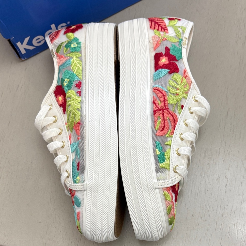 Keds Triple Kick NIB embroidered tropical floral sneakers. SO GORGEOUS - Picture 3 of 8